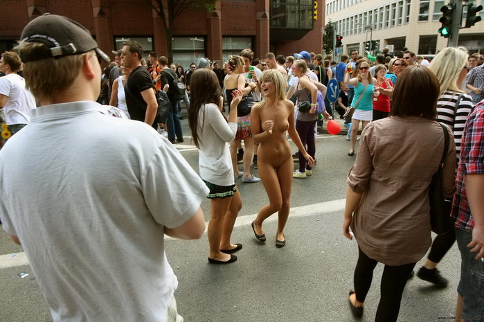 Public nude babe